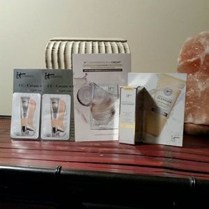 It cosmetics sampler
